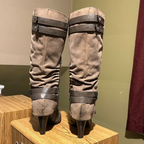 Fergalicious by Fergie brown boots Size 6.5 - Picture 5 of 12